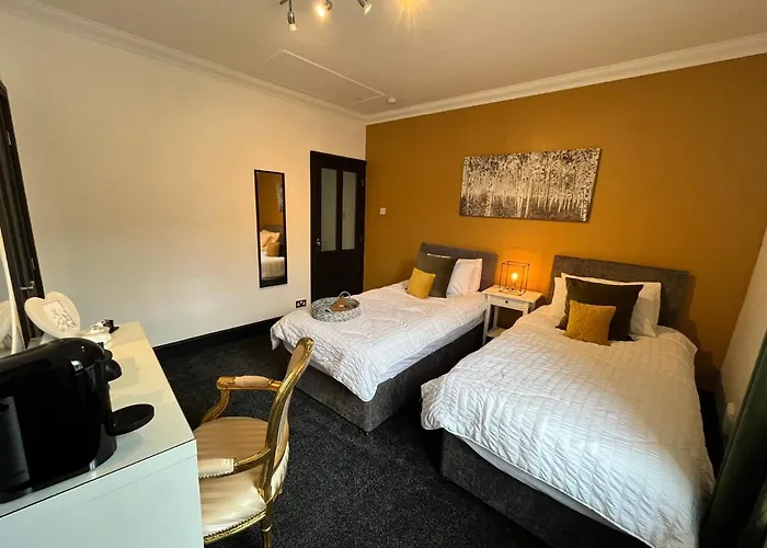 Contemporary & Chic Inner Terrace 5 Mins From Barnsley Town Centre