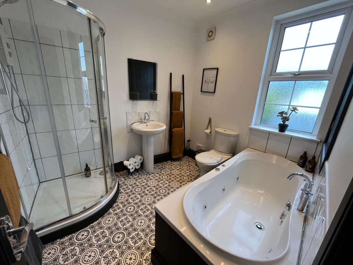 Contemporary & Chic Inner Terrace 5 Mins From Town Centre * Barnsley