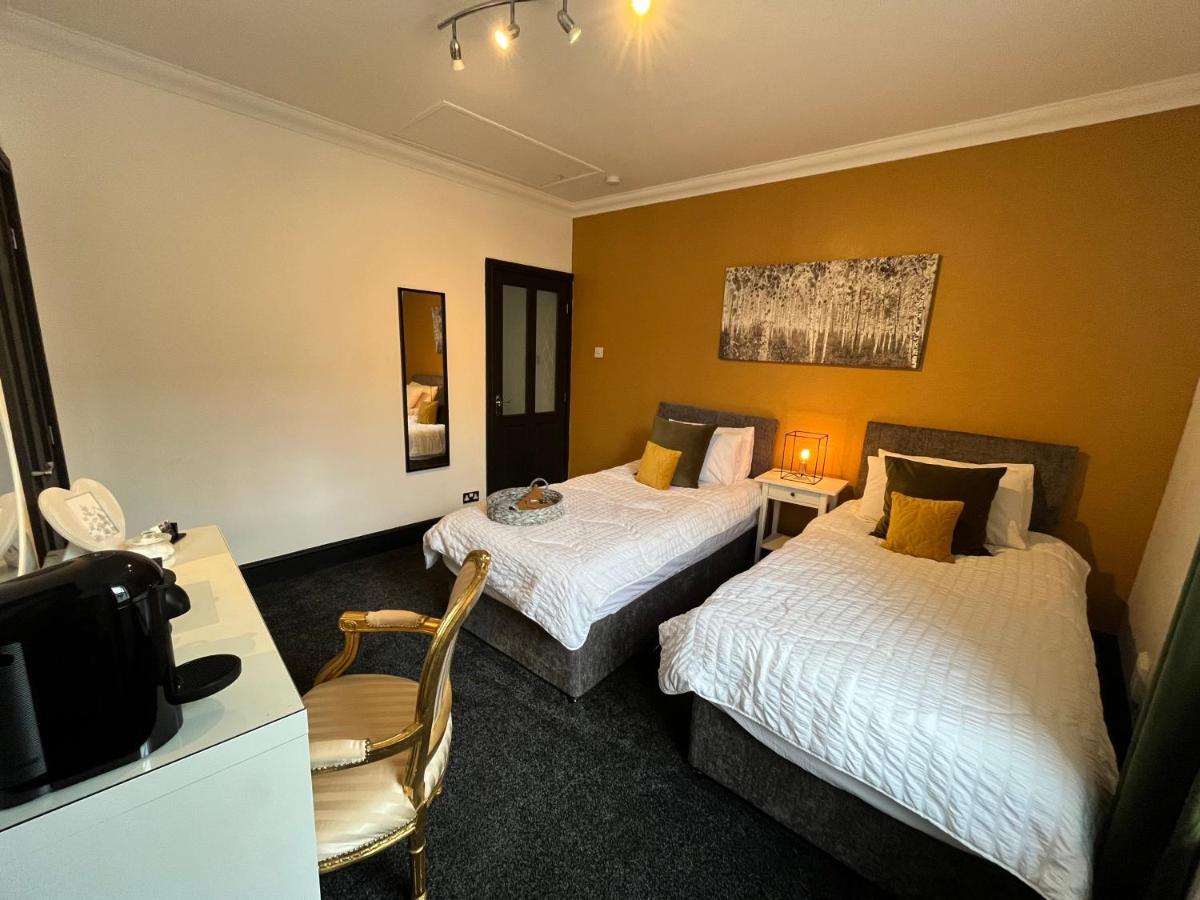 Contemporary & Chic Inner Terrace 5 Mins From Town Centre Holiday home