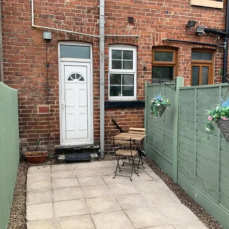 Contemporary & Chic Inner Terrace 5 Mins From Barnsley Town Centre Exterior photo